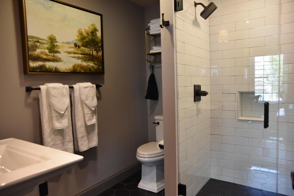 Farmer's Creekside Tavern & Inn Main image