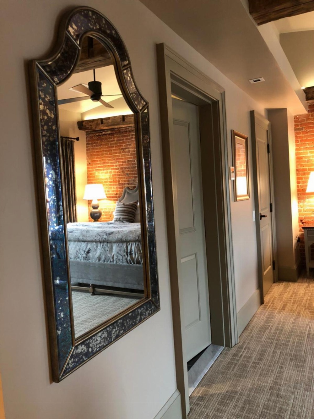 Farmer's Creekside Tavern & Inn